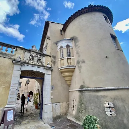 Daire Bel Appartement, Centre Culturel
